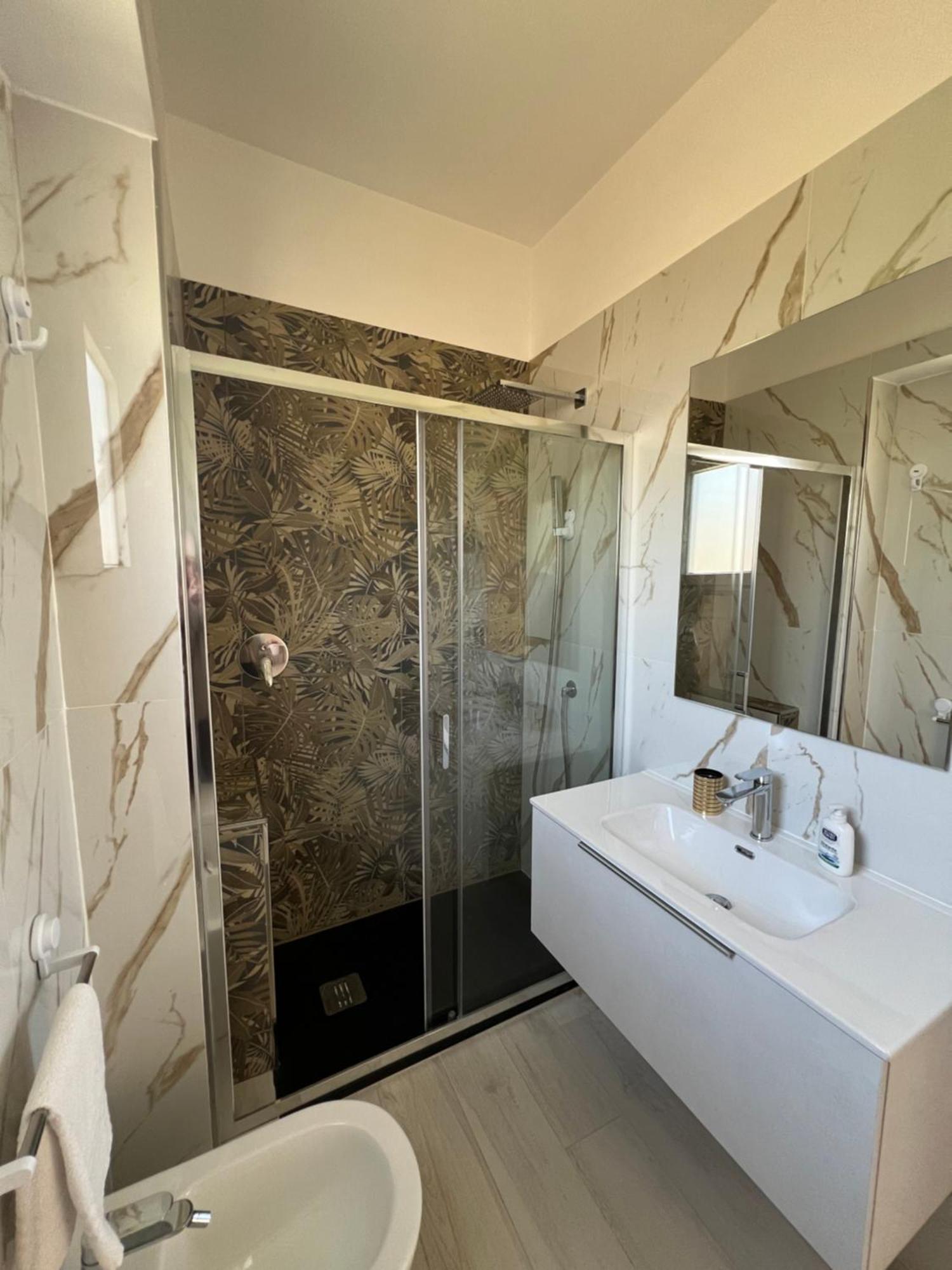 Brass Apartment Кастелламмаре-ди-Стабия Экстерьер фото