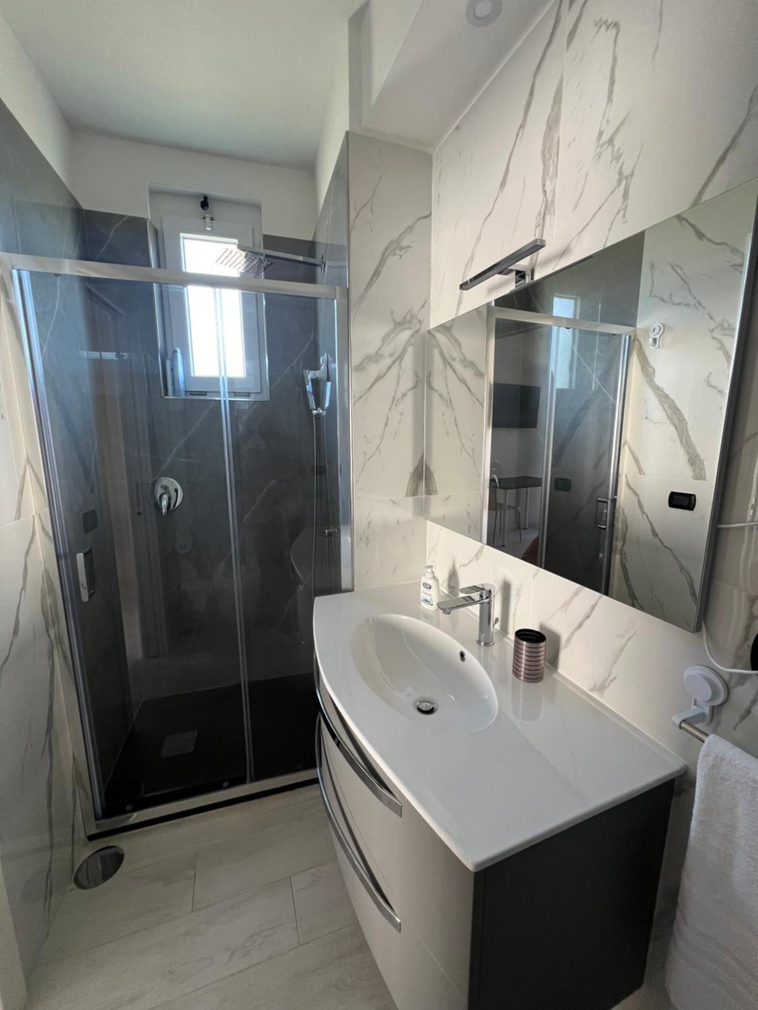 Brass Apartment Кастелламмаре-ди-Стабия Экстерьер фото