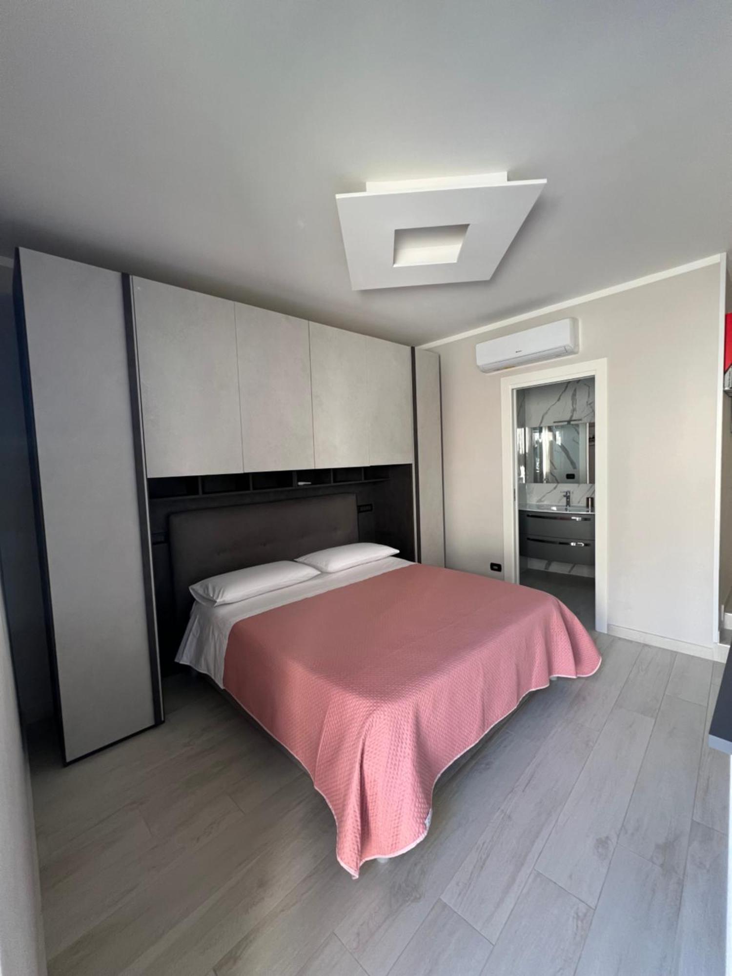 Brass Apartment Кастелламмаре-ди-Стабия Экстерьер фото